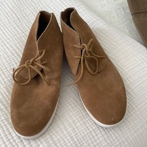 Men’s tread light by UGG size 12 worn once